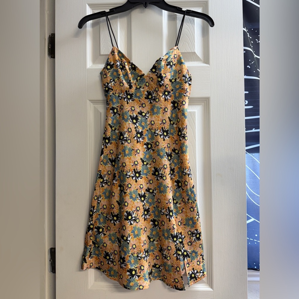 NWT KISS THE SKY Flower Satin Dress